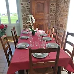 Maison Avec Piscine, Boulodrome Dans Les Pyrenees