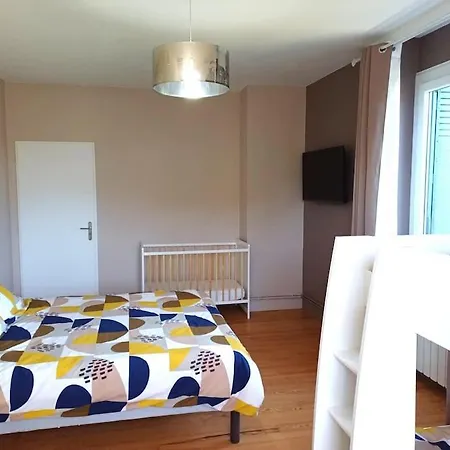 Maison Avec Piscine, Boulodrome Dans Les Pyrenees Asson