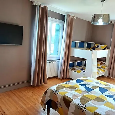 Maison Avec Piscine, Boulodrome Dans Les Pyrenees