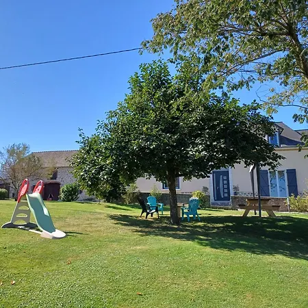 Maison Avec Piscine, Boulodrome Dans Les Pyrenees
