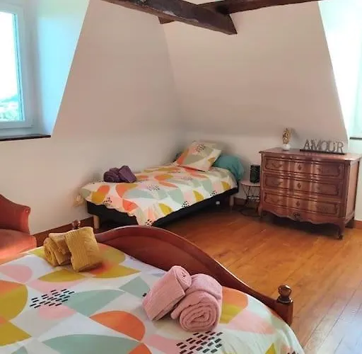 Maison Avec Piscine, Boulodrome Dans Les Pyrenees