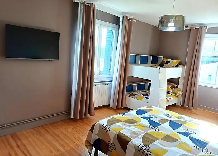 Maison Avec Piscine, Boulodrome Dans Les Pyrenees