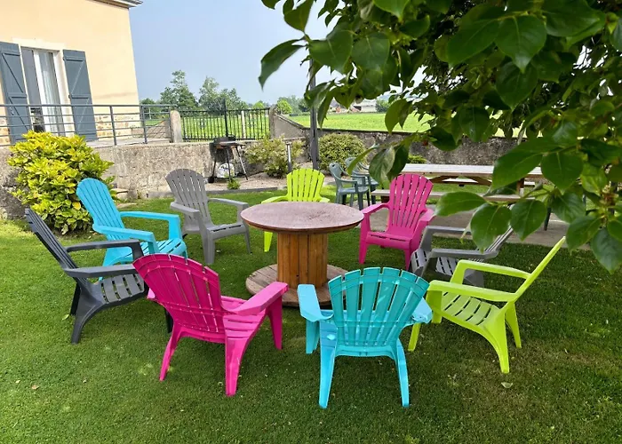 Maison Avec Piscine, Boulodrome Dans Les Pyrenees