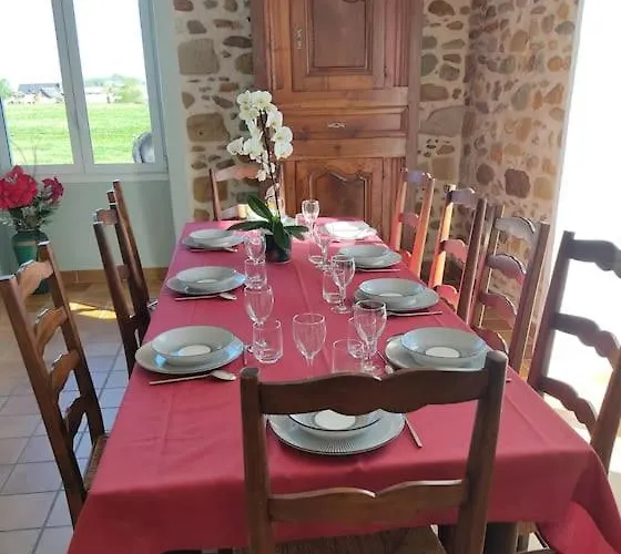 Maison Avec Piscine, Boulodrome Dans Les Pyrenees