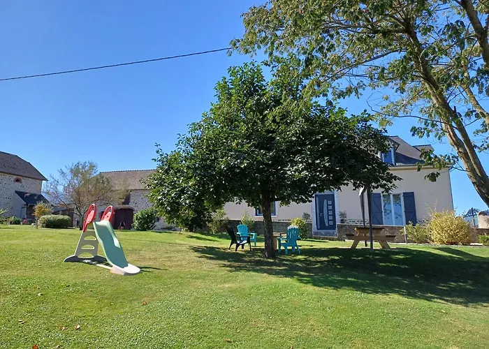 Maison Avec Piscine, Boulodrome Dans Les Pyrenees